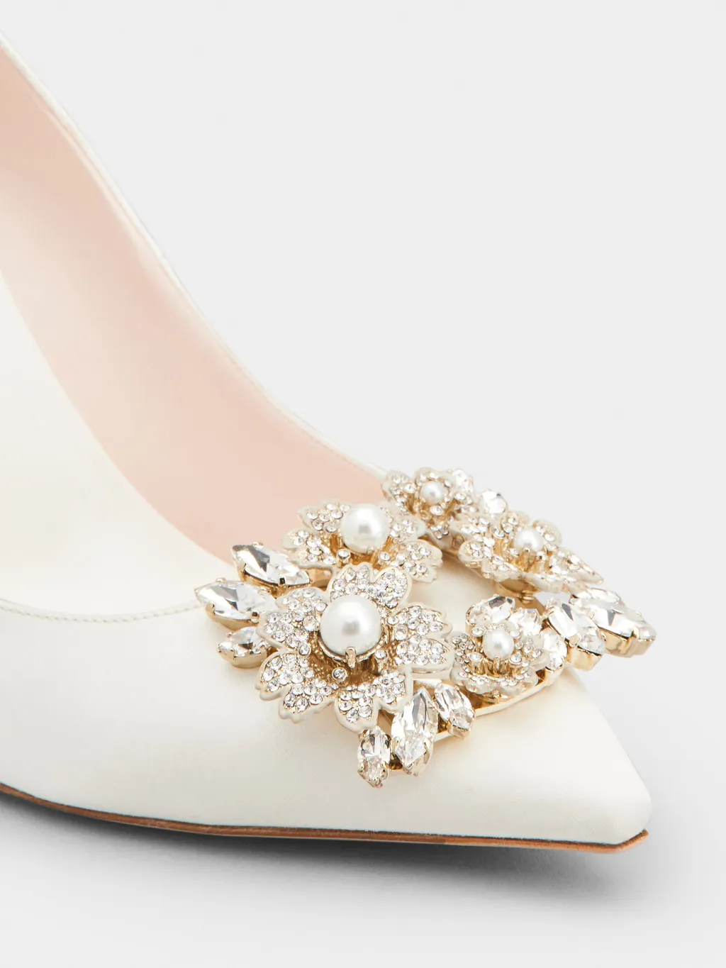 Efflorescence Embellished Pumps