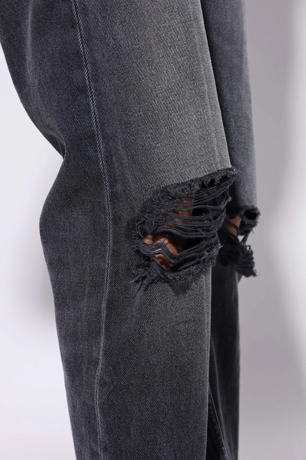 Distressed Relaxed Fit Jeans
