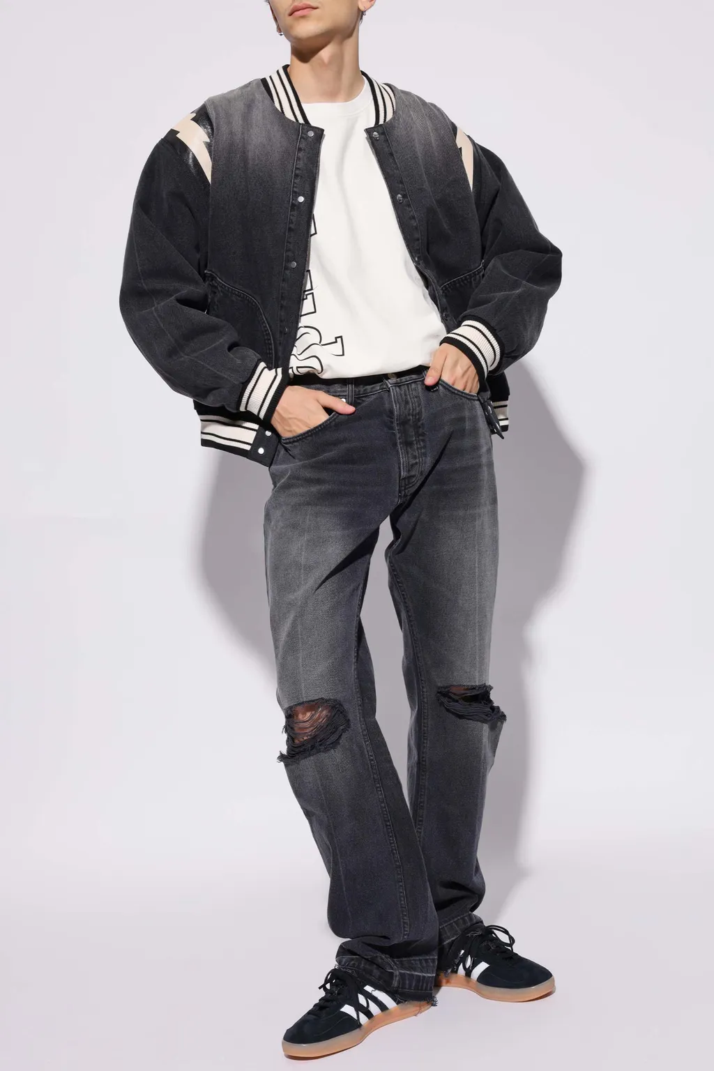 Distressed Relaxed Fit Jeans