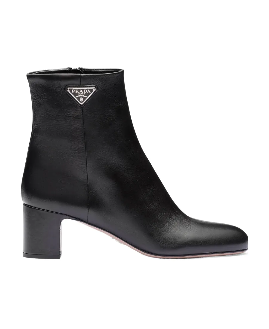 Logo Plaque Rounded Toe Boots