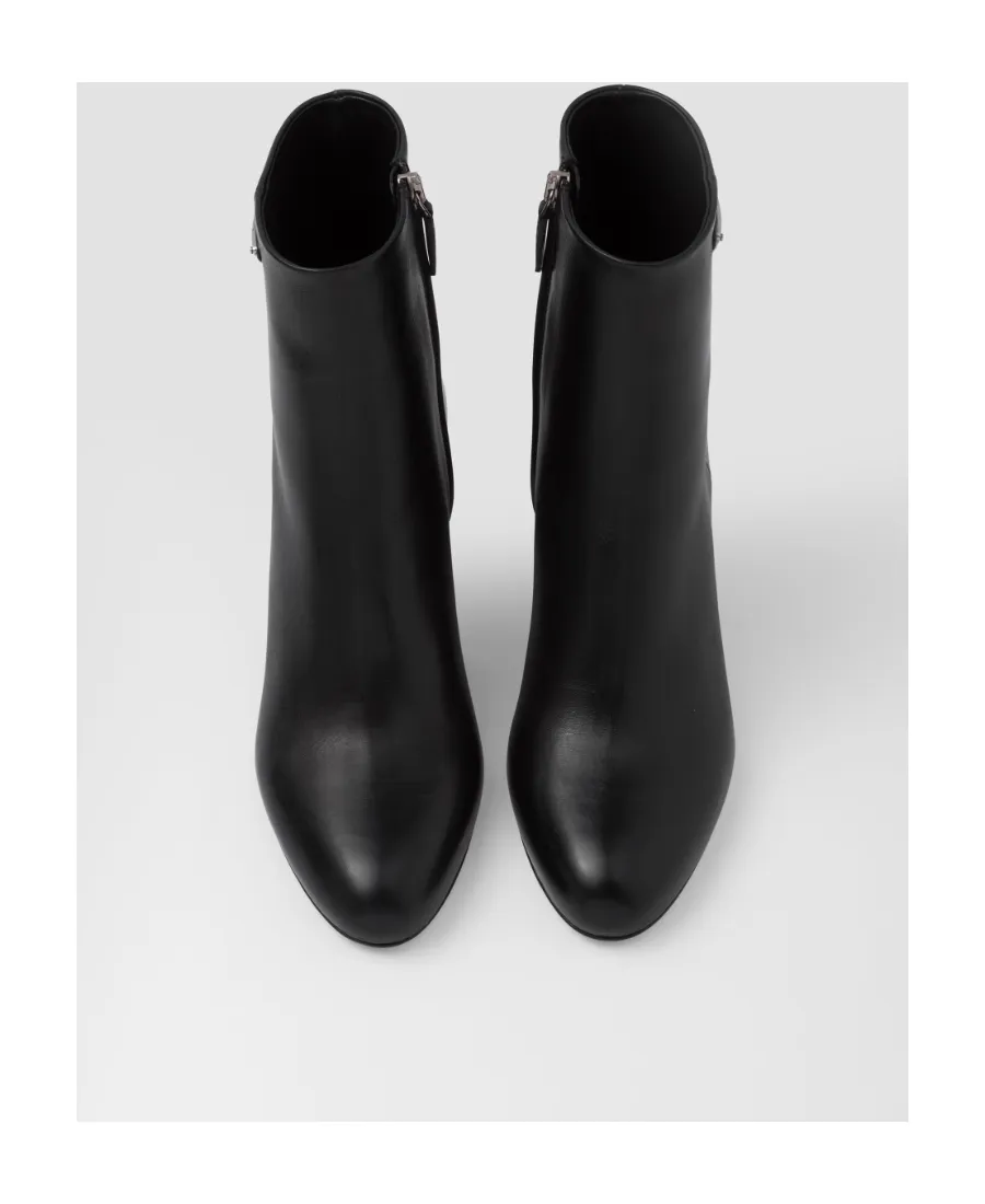 Logo Plaque Rounded Toe Boots