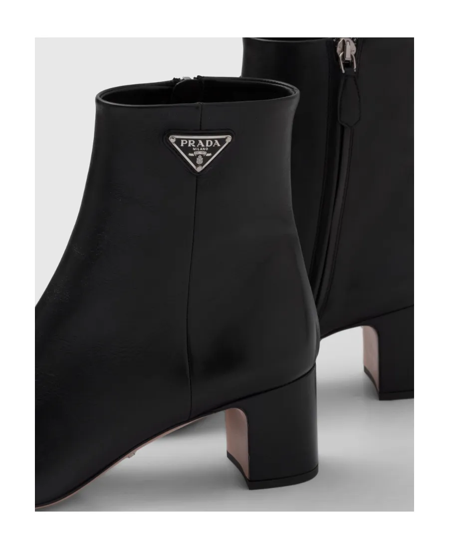 Logo Plaque Rounded Toe Boots