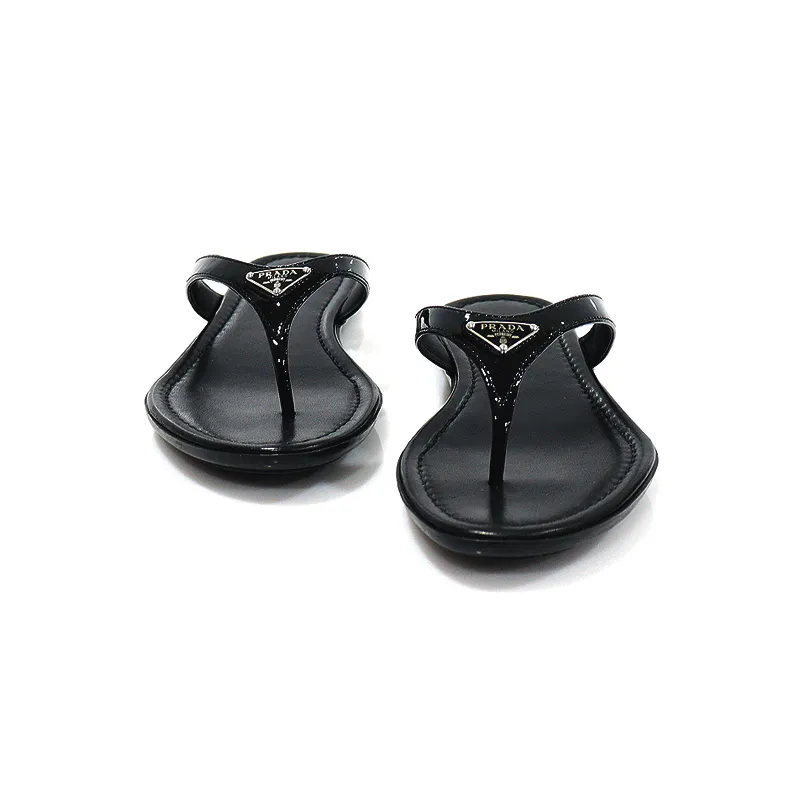 Round-Toed Flip-Flops