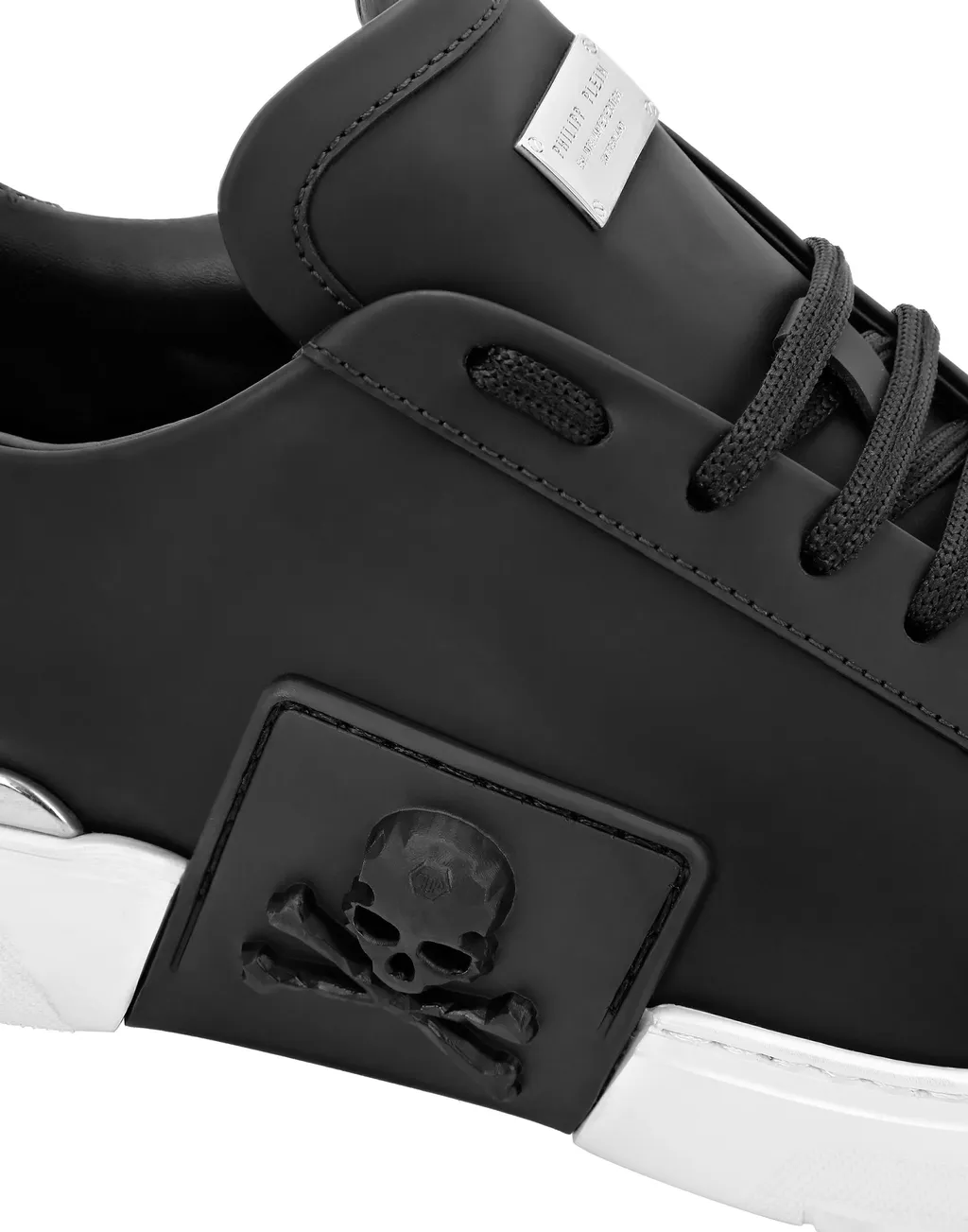 Logo Details Casual Sneakers
