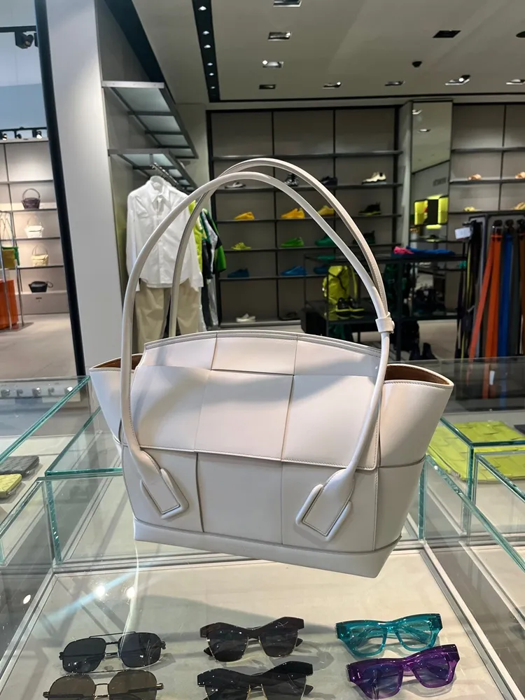 Medium Arco Shoulder Bag
