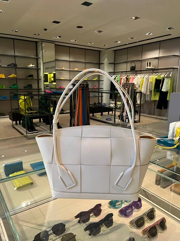 Medium Arco Shoulder Bag