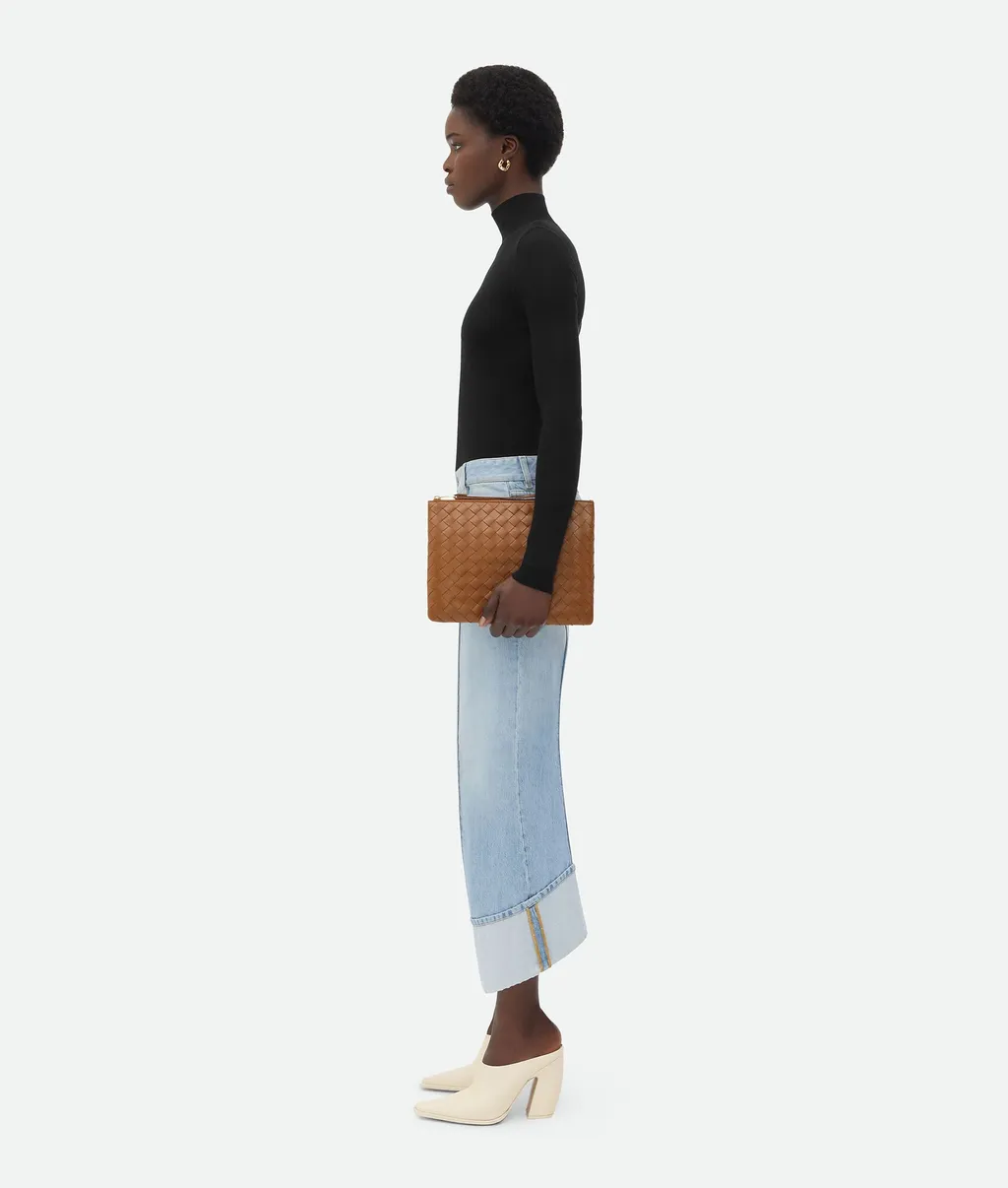 Medium Intreciato Knitted Flat Clutch