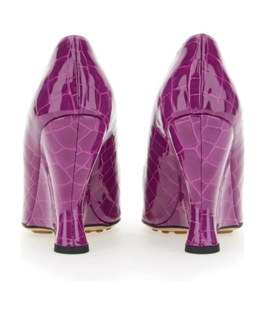 Embossed Punta Pumps
