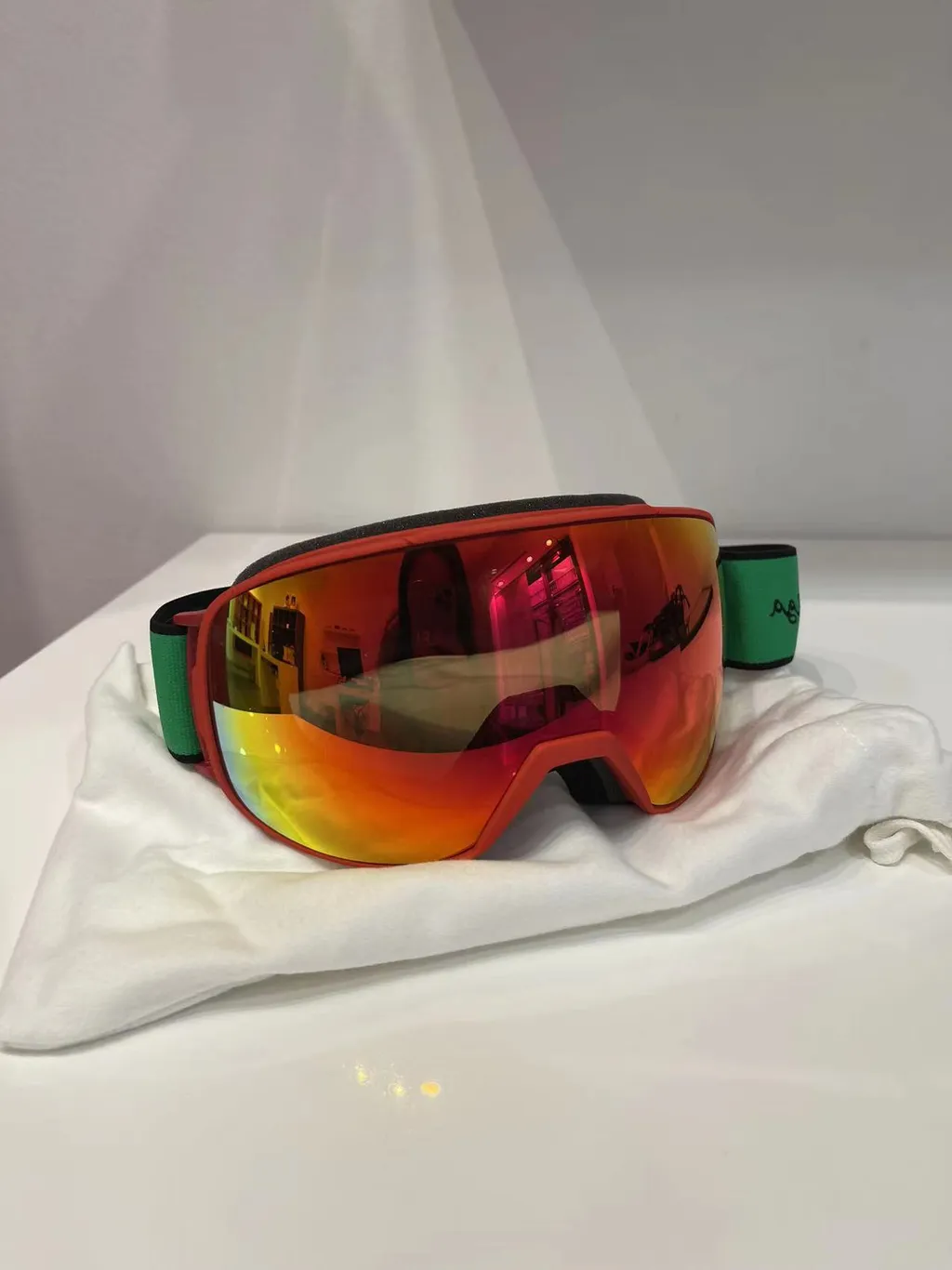 Logo Goggles