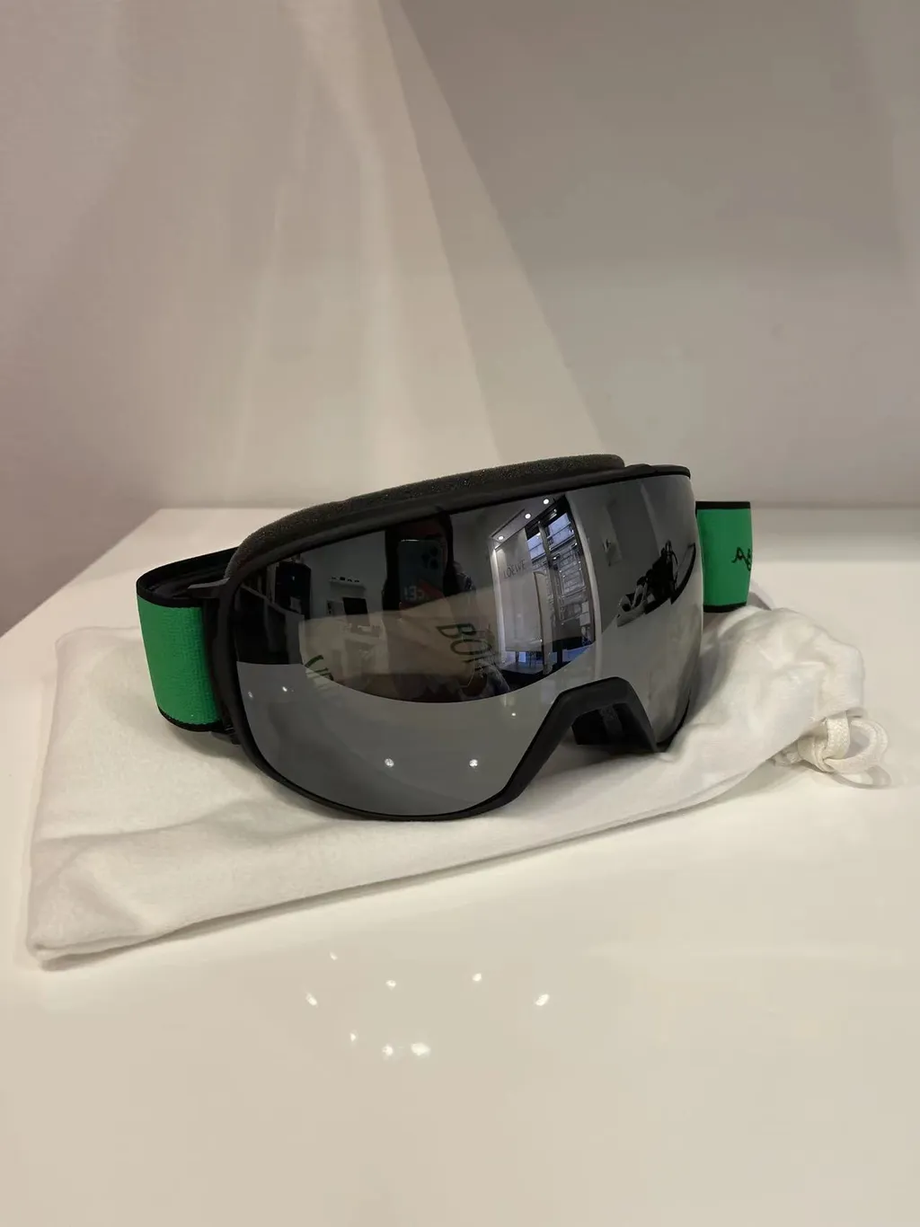 Logo Goggles
