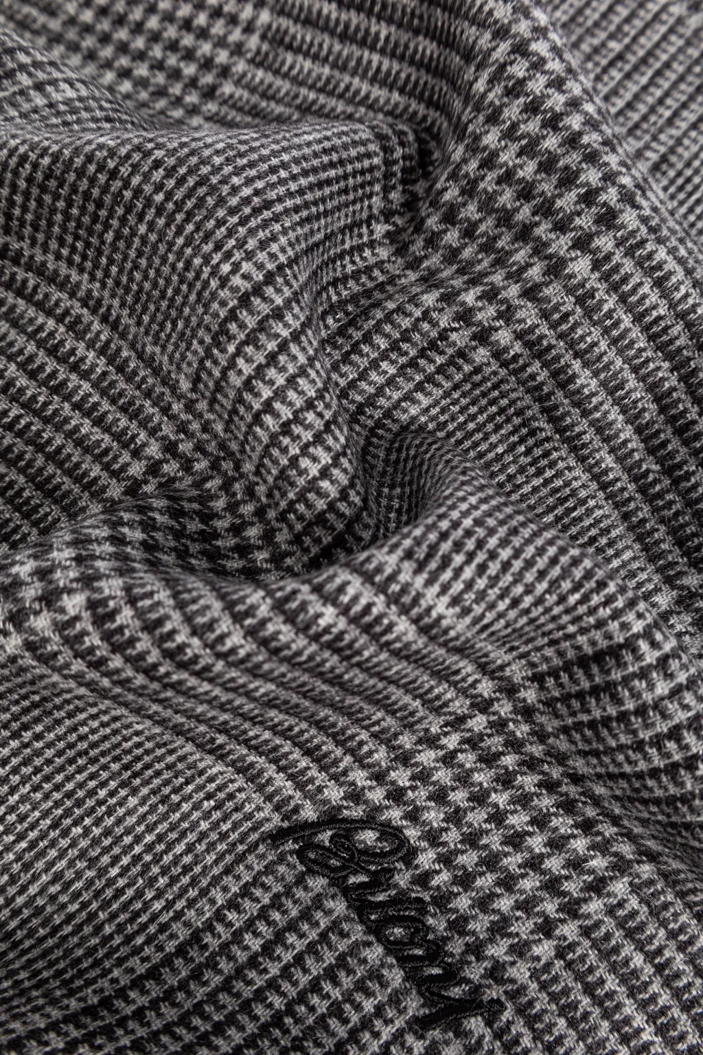 Houndstooth-Pattern Fringed Scarf