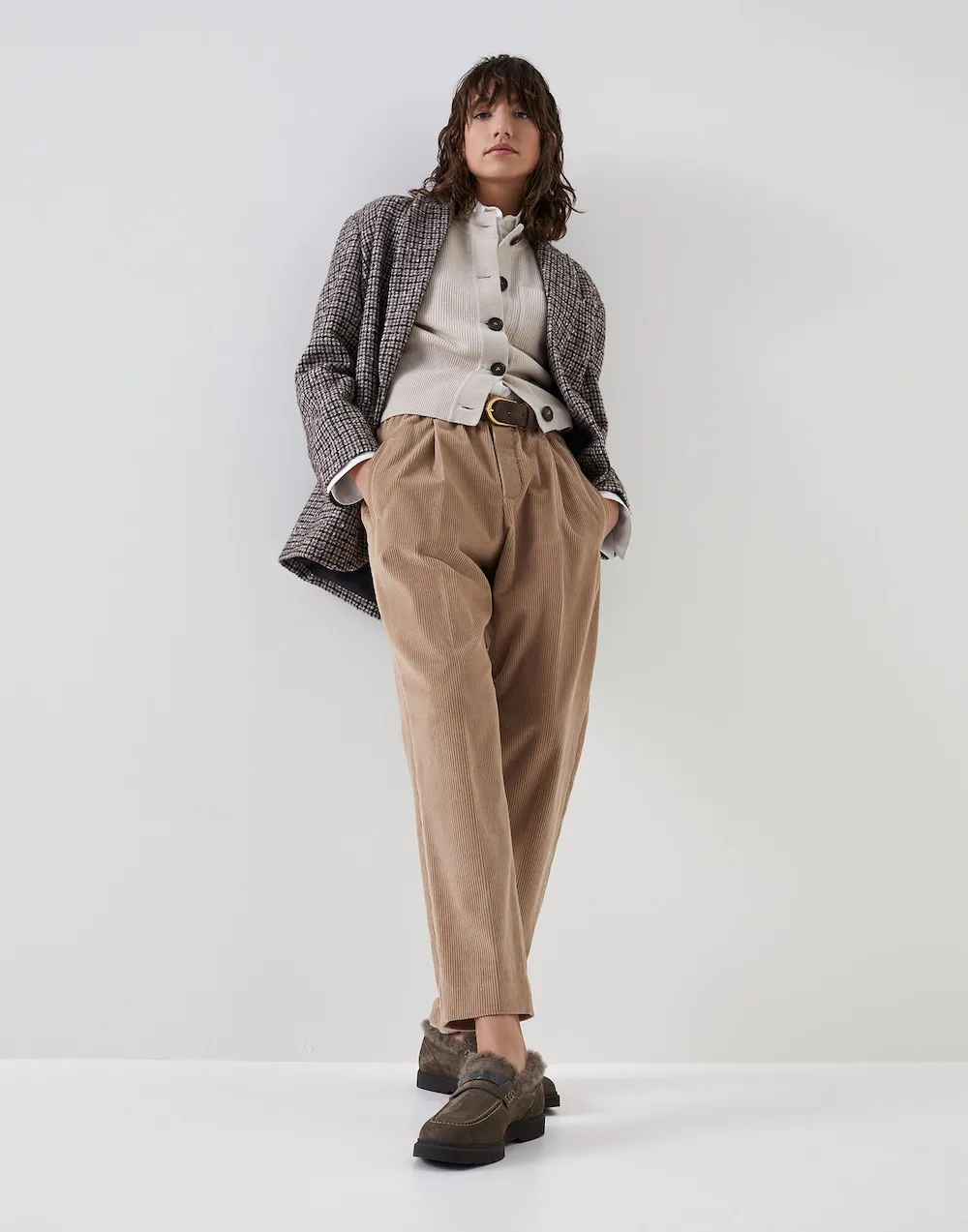 Monile Round Toe Loafers