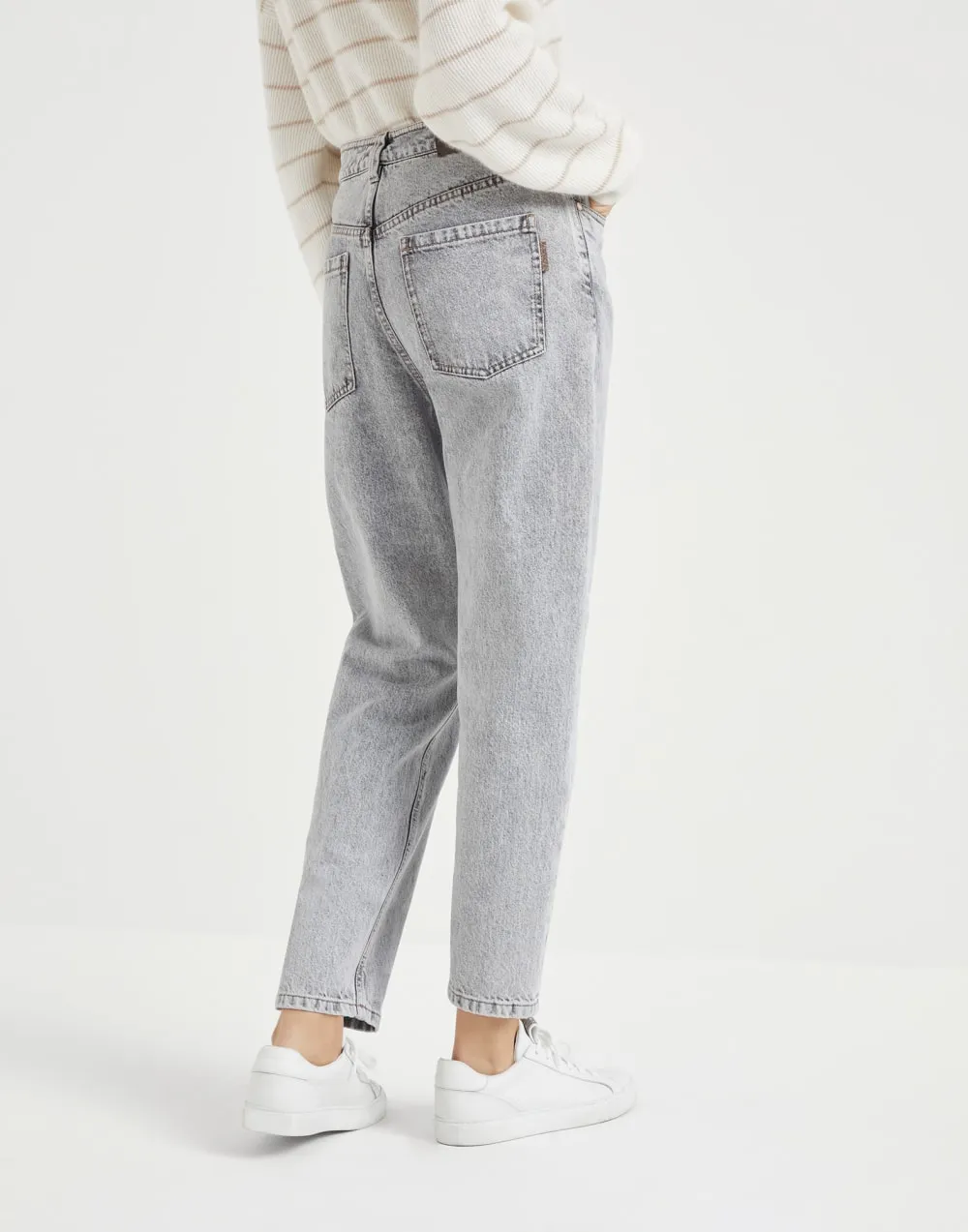 Button Detailed Tapered Jeans