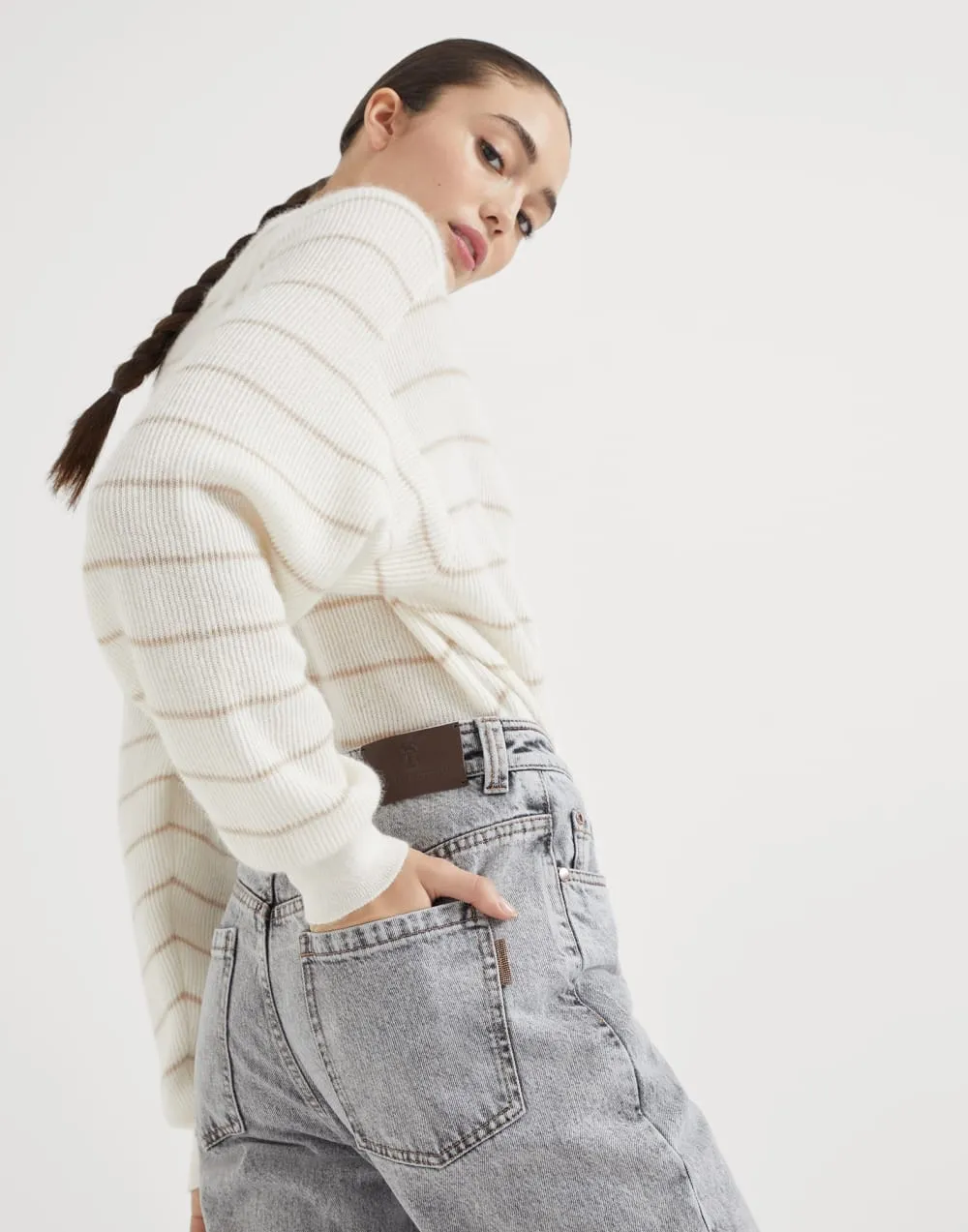 Button Detailed Tapered Jeans