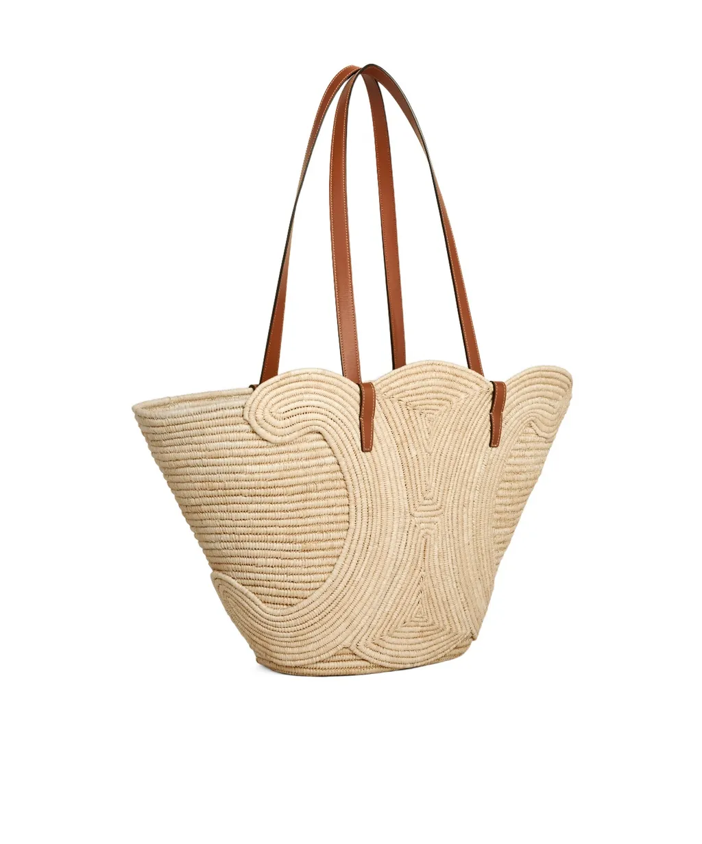 Classic Panier Medium Braided Triomphe In Raffia And Calfskin