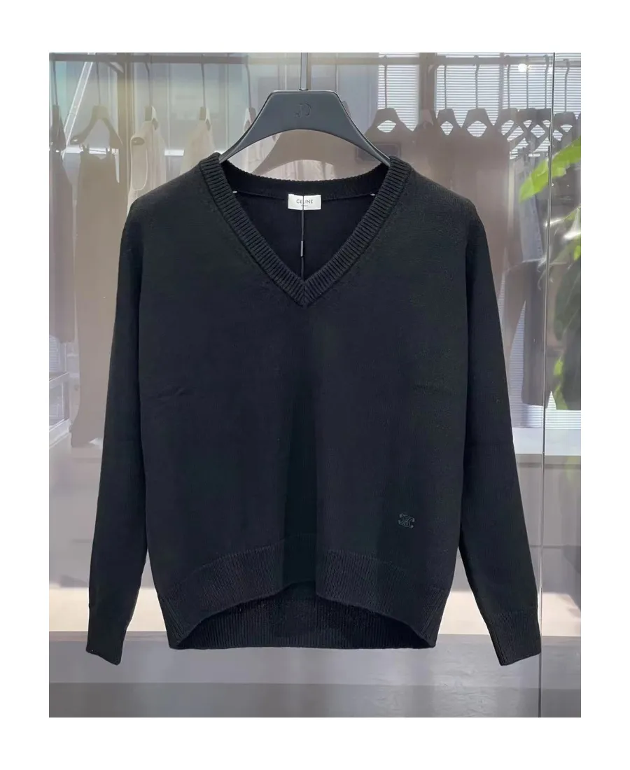 Triomphe V-Neck Sweater In Heritage Cashmere