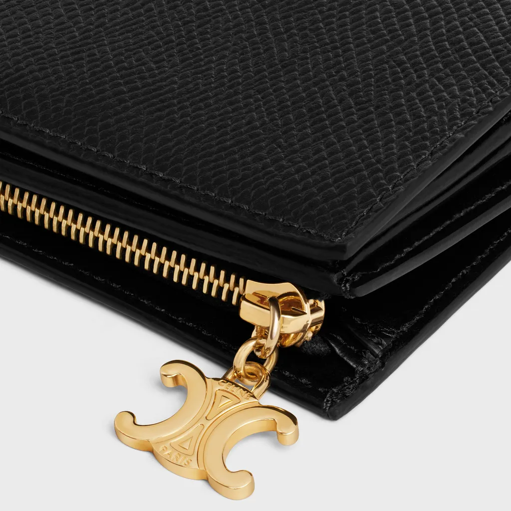 Compact Wallet Triomphe Charms In Grained Calfskin