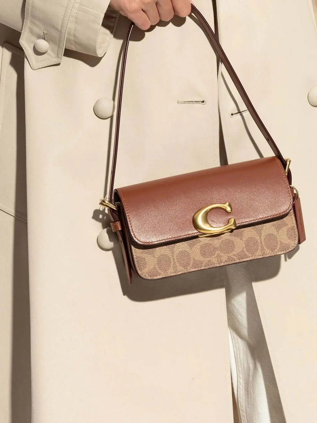 Logo-Plaque Shoulder Bag