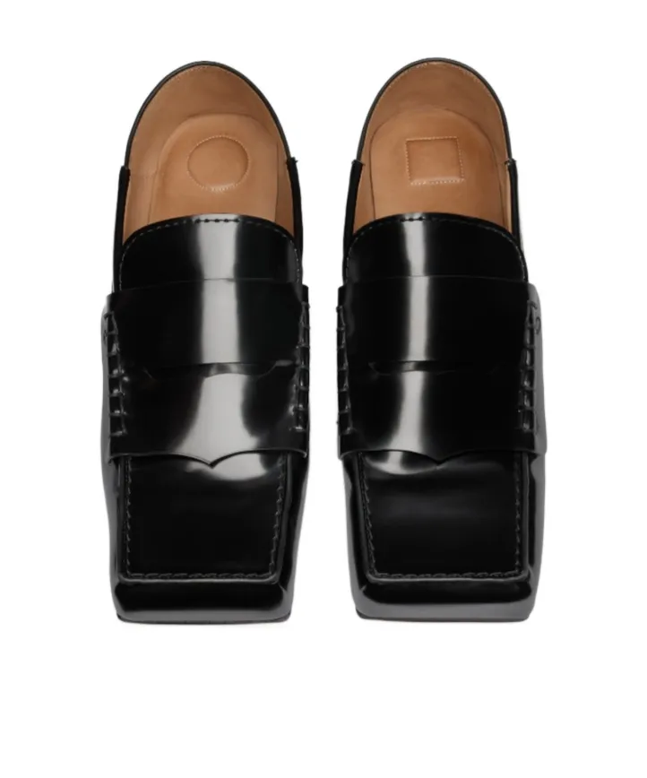 Square-Toe Flat Shoes
