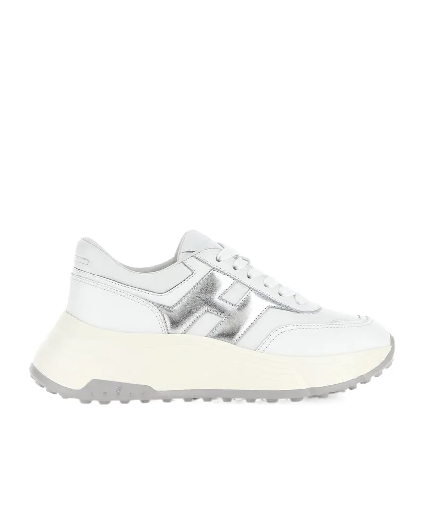 Logo Patch Round Toe Sneakers