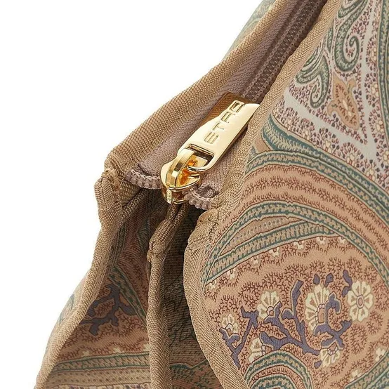 Zipper Clutch