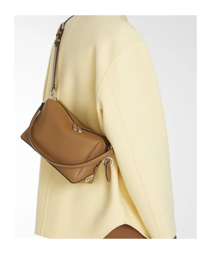 Lui Medium Shoulder Bag