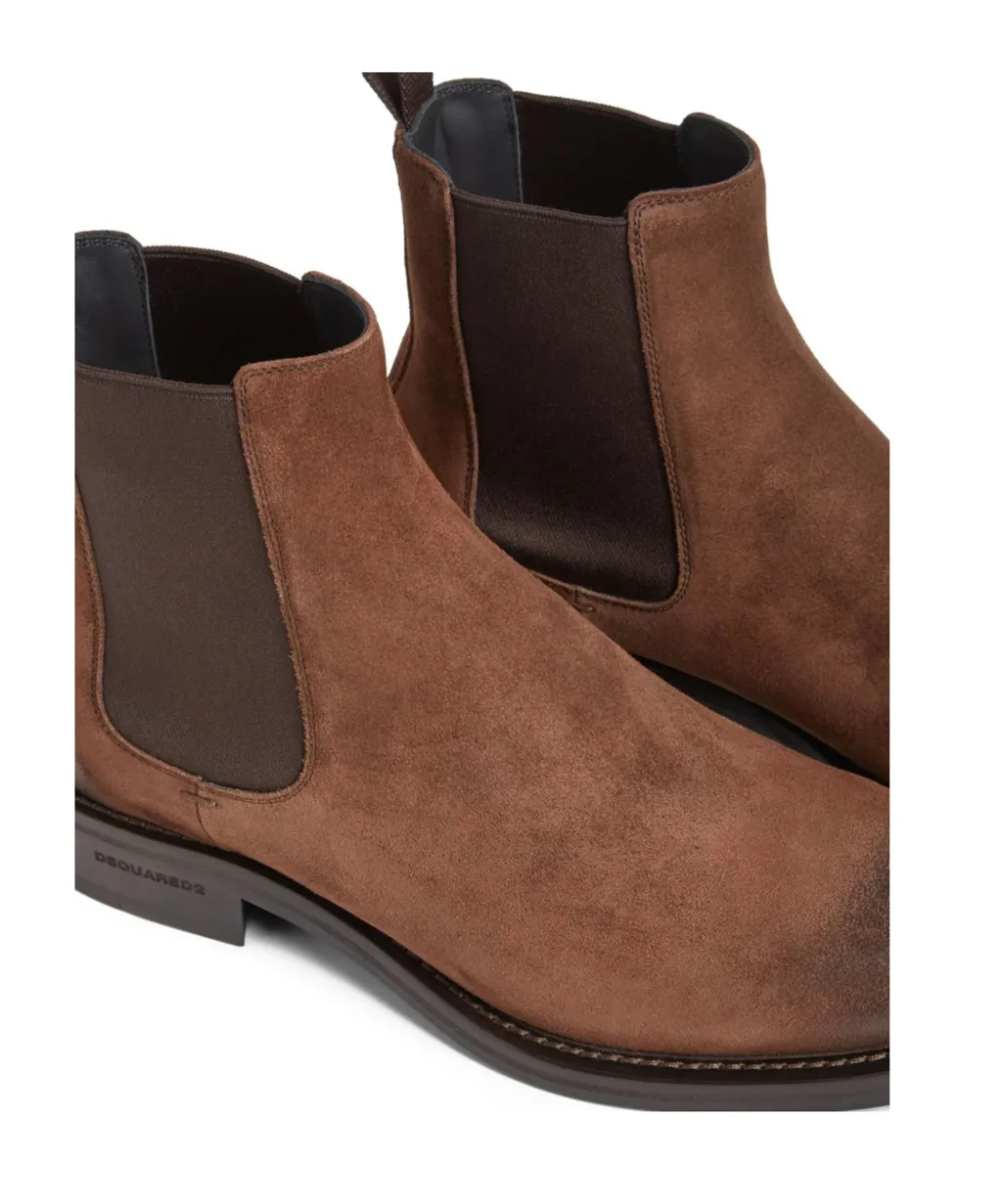 Neoclassic Chelsea Boots