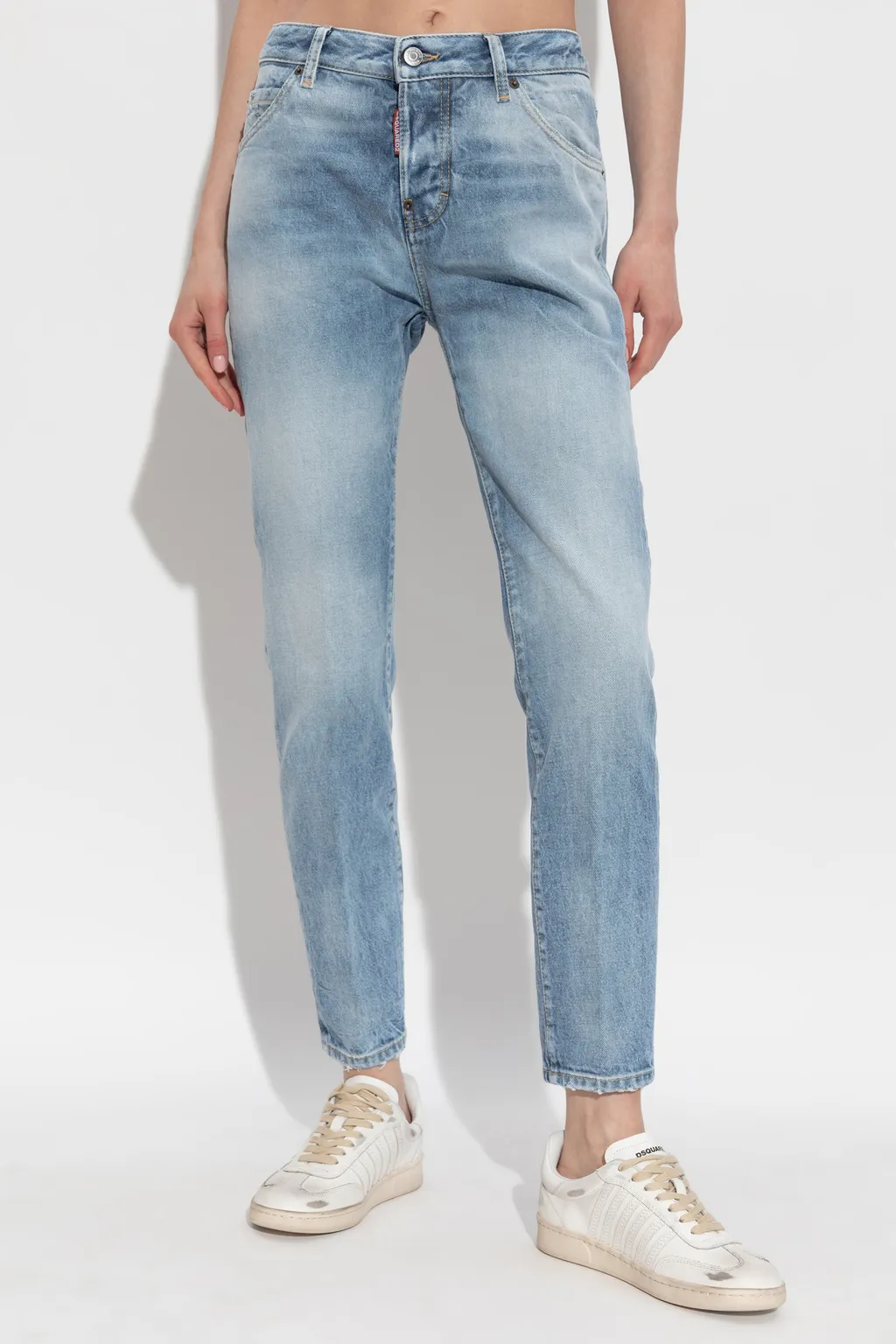 Light Diagonale Wash Cool Girl Distressed Jeans
