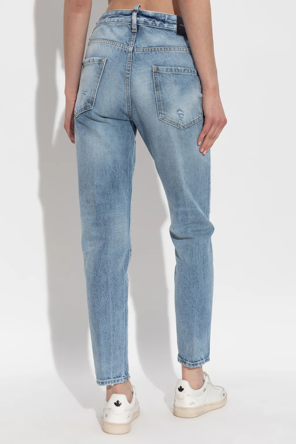 Light Diagonale Wash Cool Girl Distressed Jeans