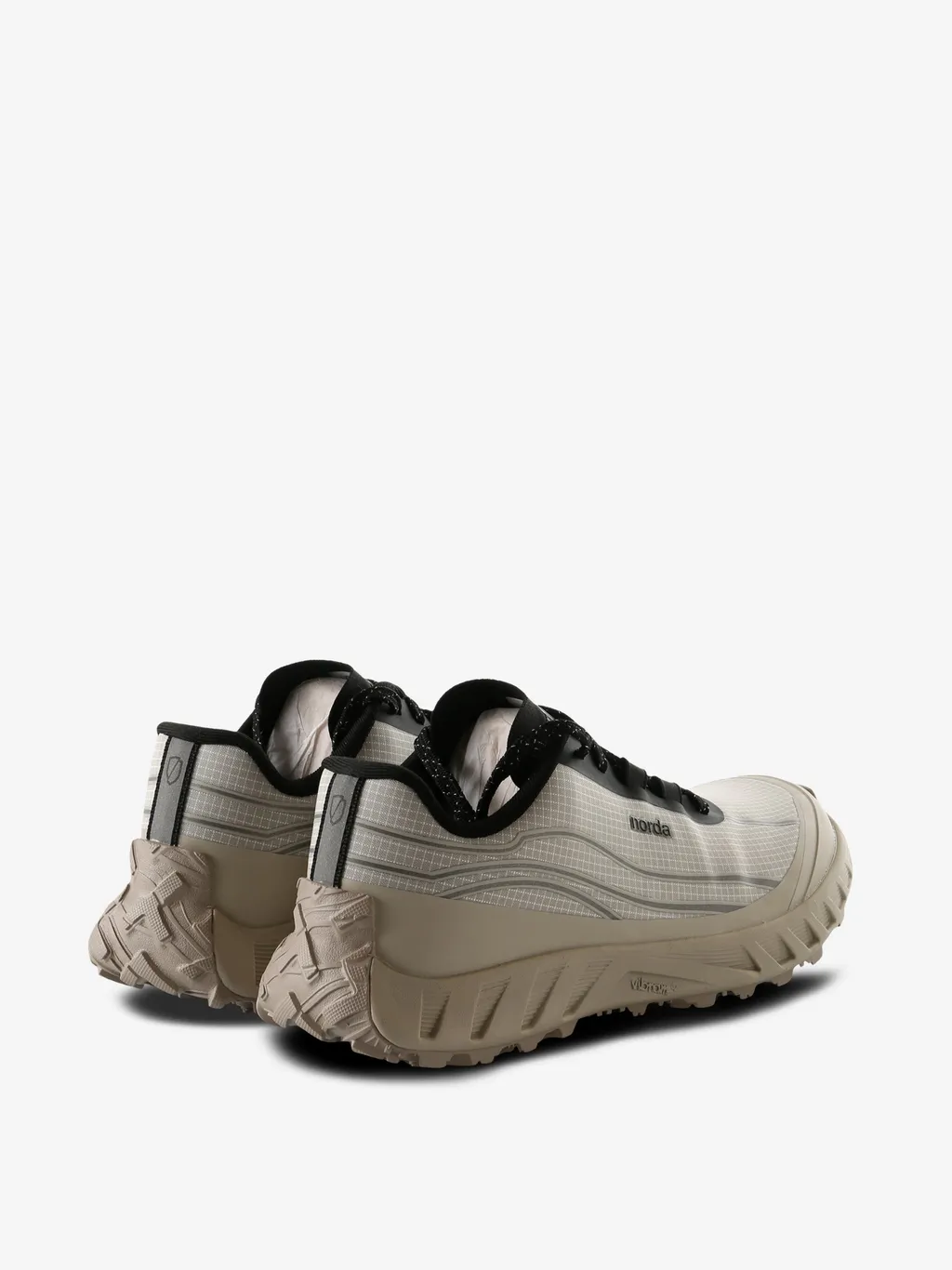 002 Sneakers