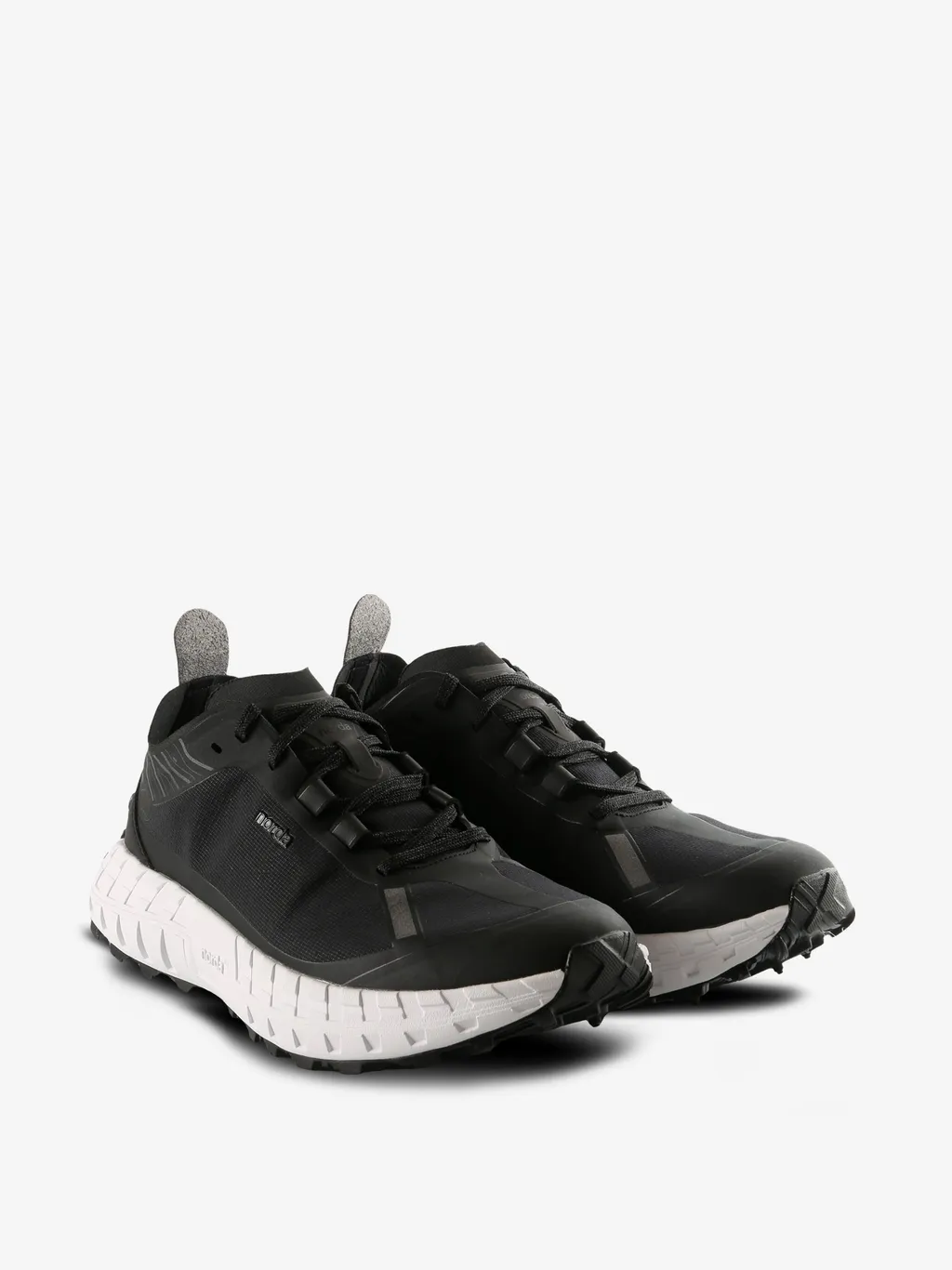 001A Lace-Up Trainers