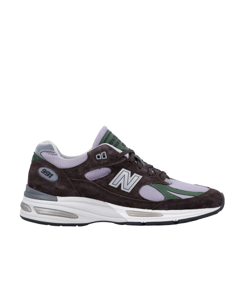 991V2 Lace-Up Sneakers