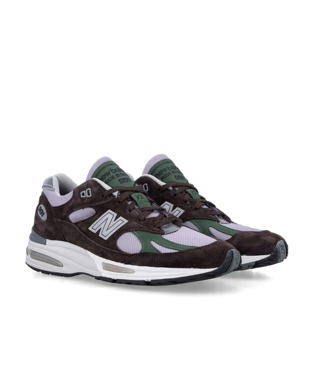 991V2 Lace-Up Sneakers