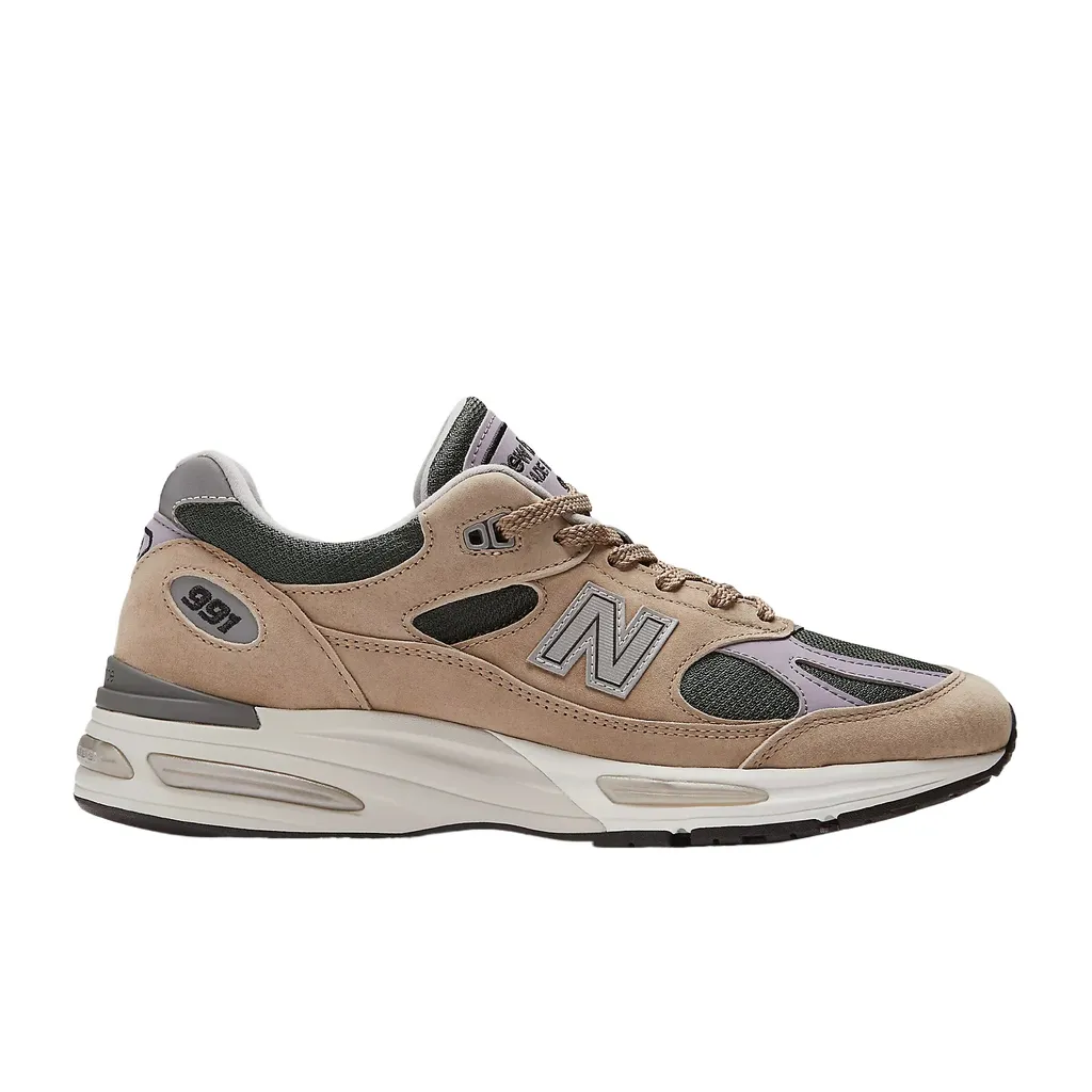 991V2 Lace-Up Sneakers