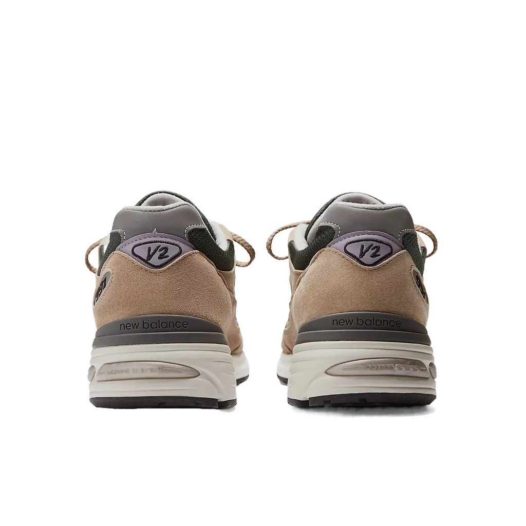 991V2 Lace-Up Sneakers