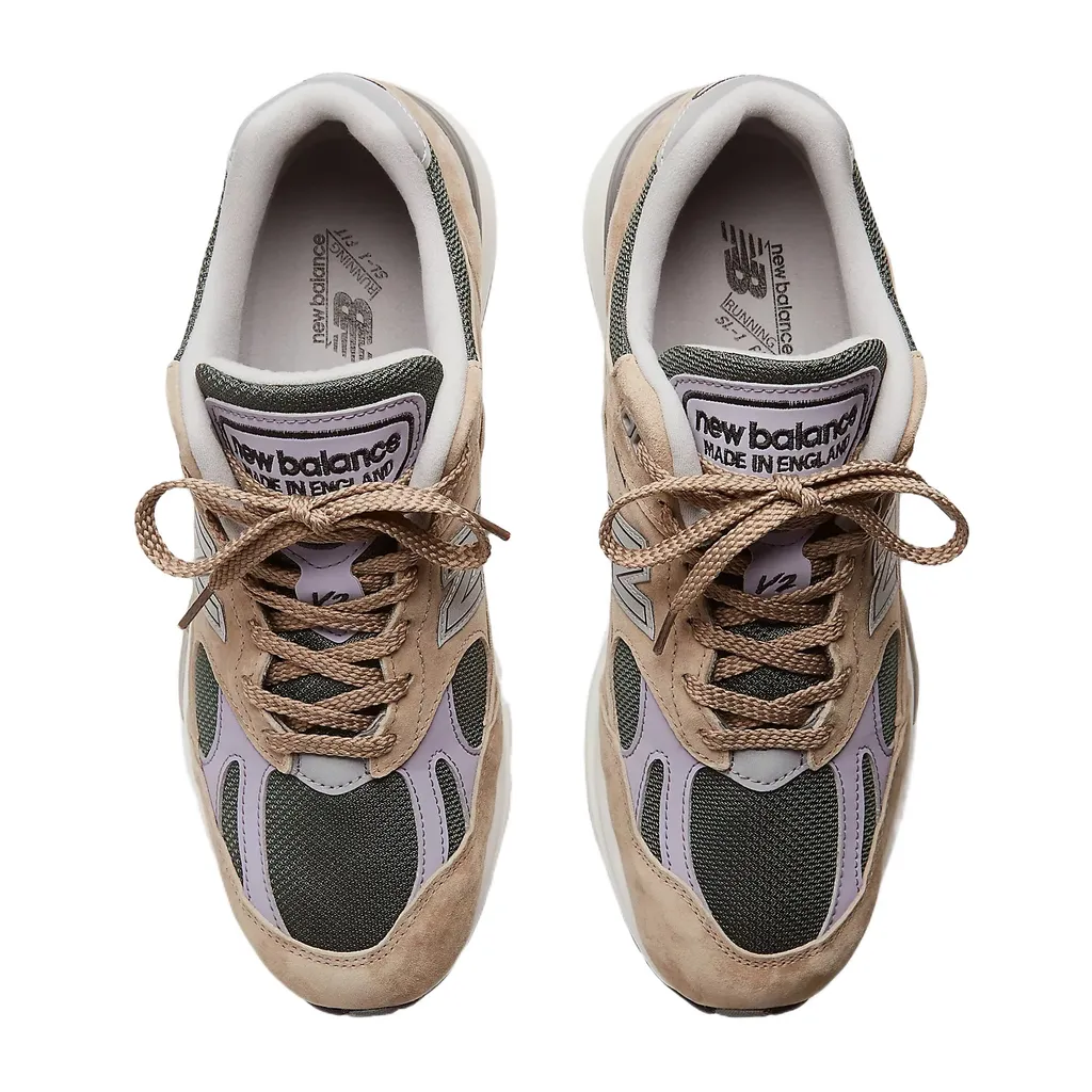 991V2 Lace-Up Sneakers