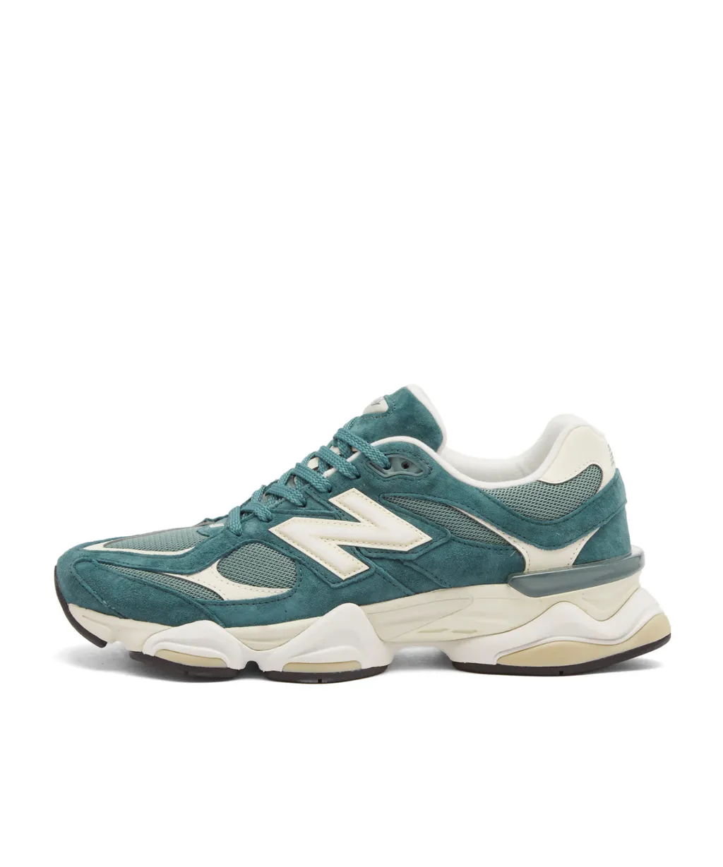 9060 Sneakers