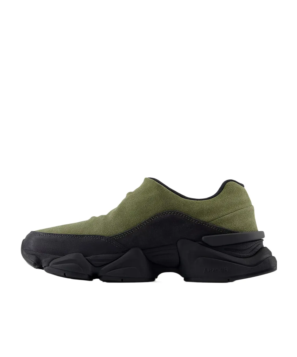 8040 Round-Toe Sneakers