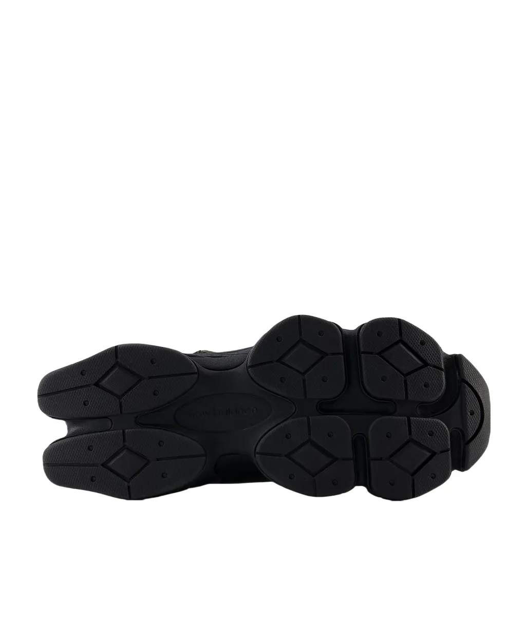 8040 Round-Toe Sneakers