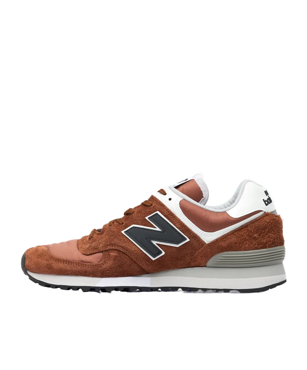 576 Lace-Up Sneakers