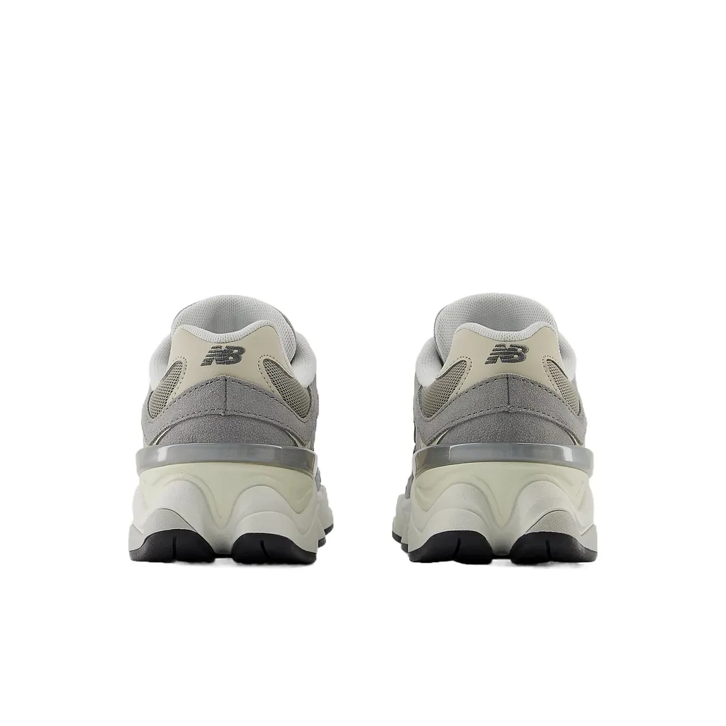 9060 Sneakers
