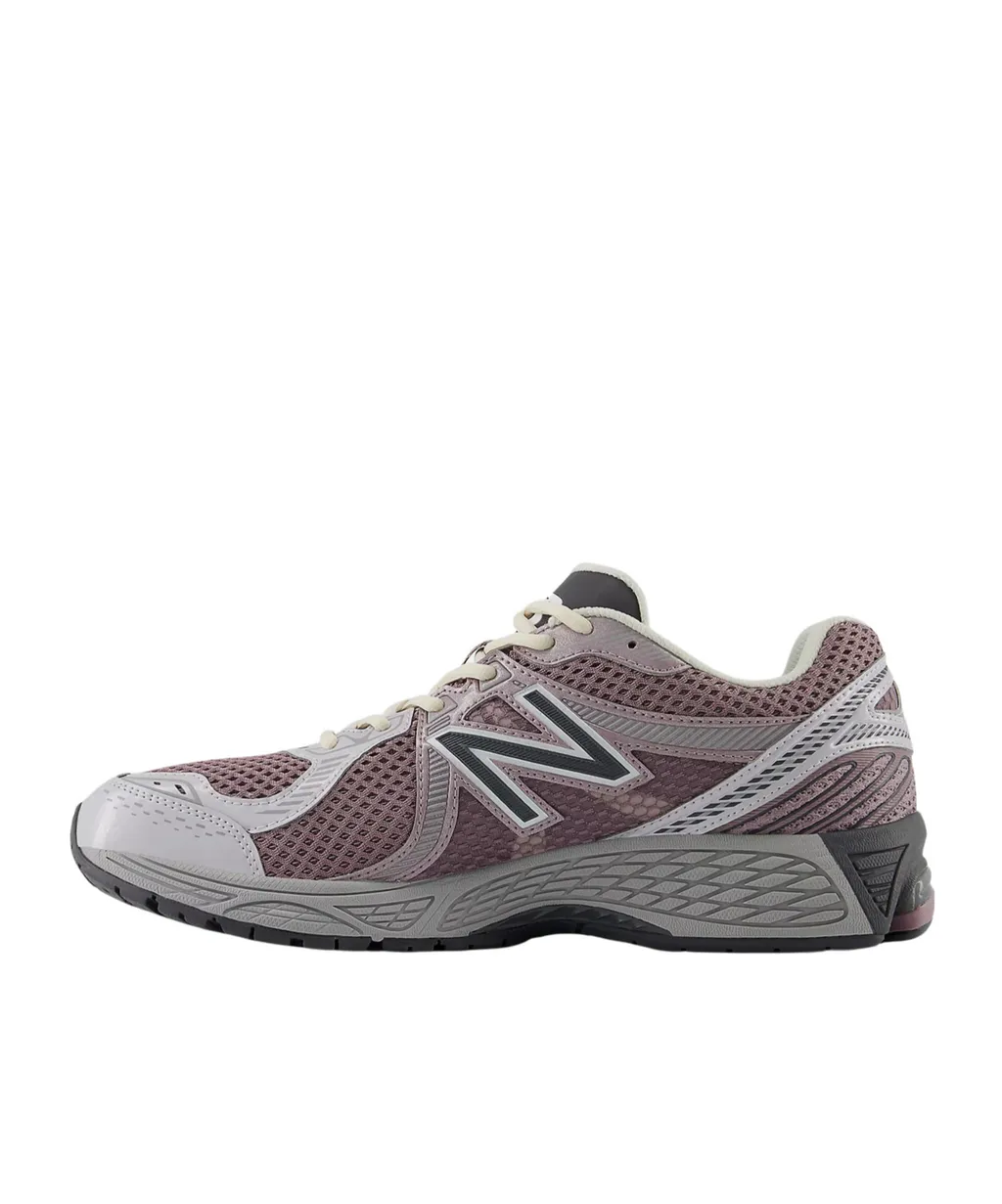860V2 Lace-Up Sneakers