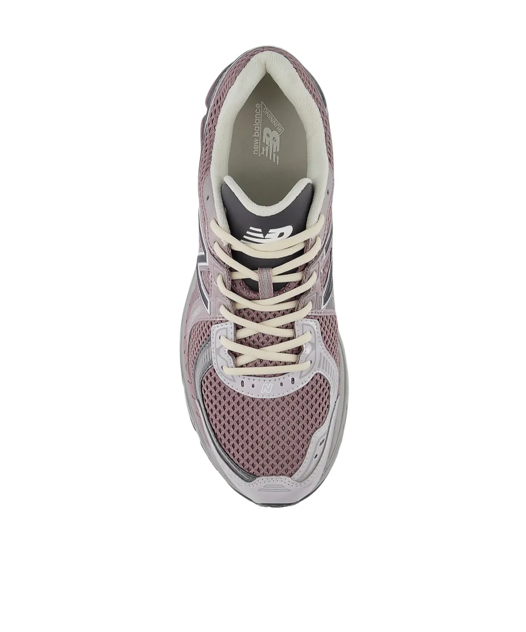 860V2 Lace-Up Sneakers