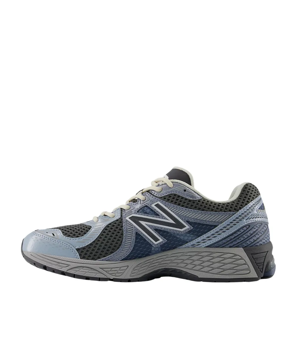 860V2 Lace-Up Sneakers