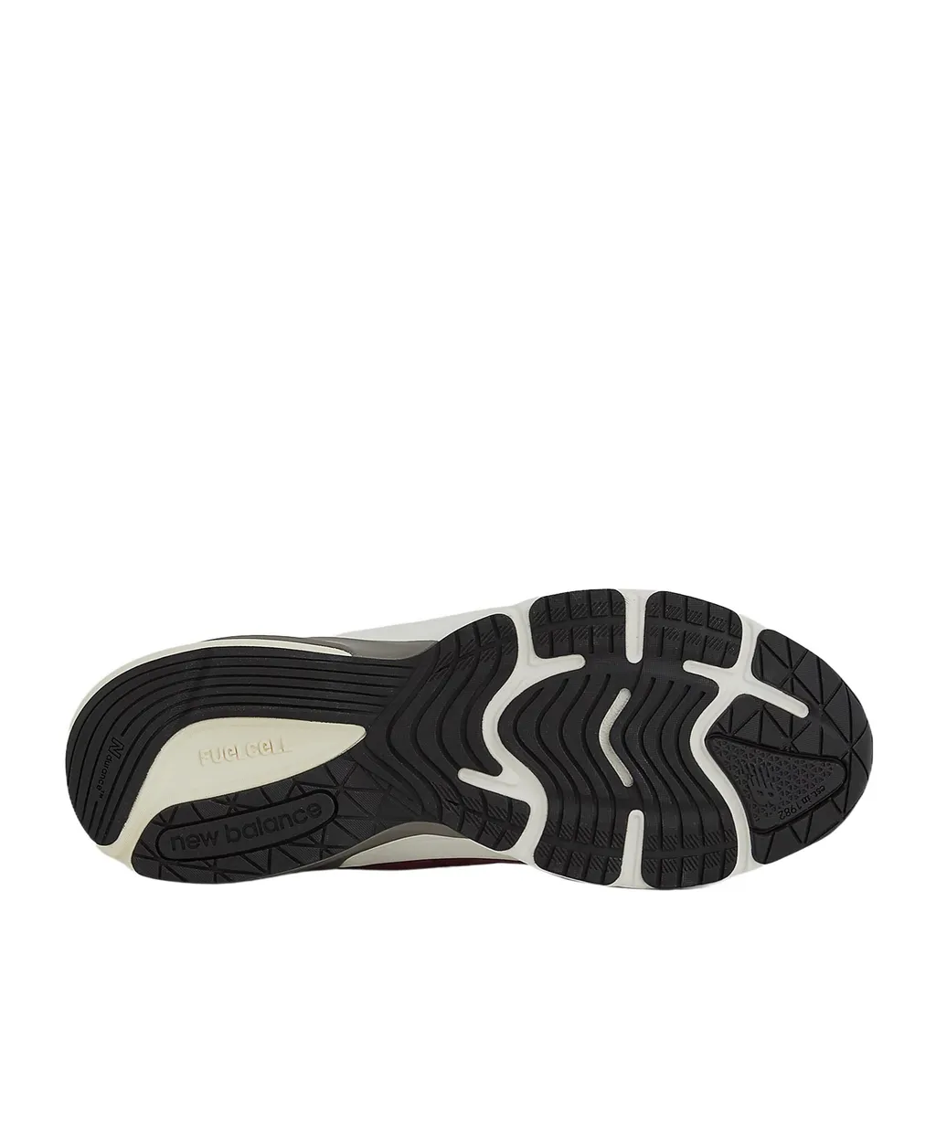 990V4 Lace-Up Sneakers