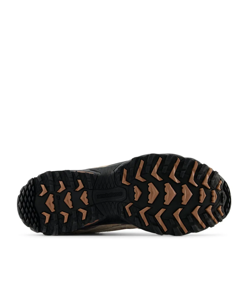 610V1 Lace-Up Sneakers