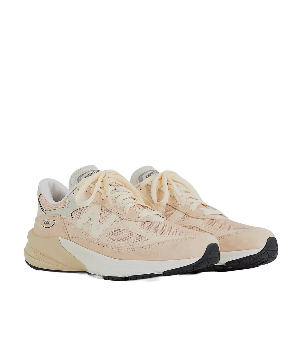 990V4 Lace-Up Sneakers