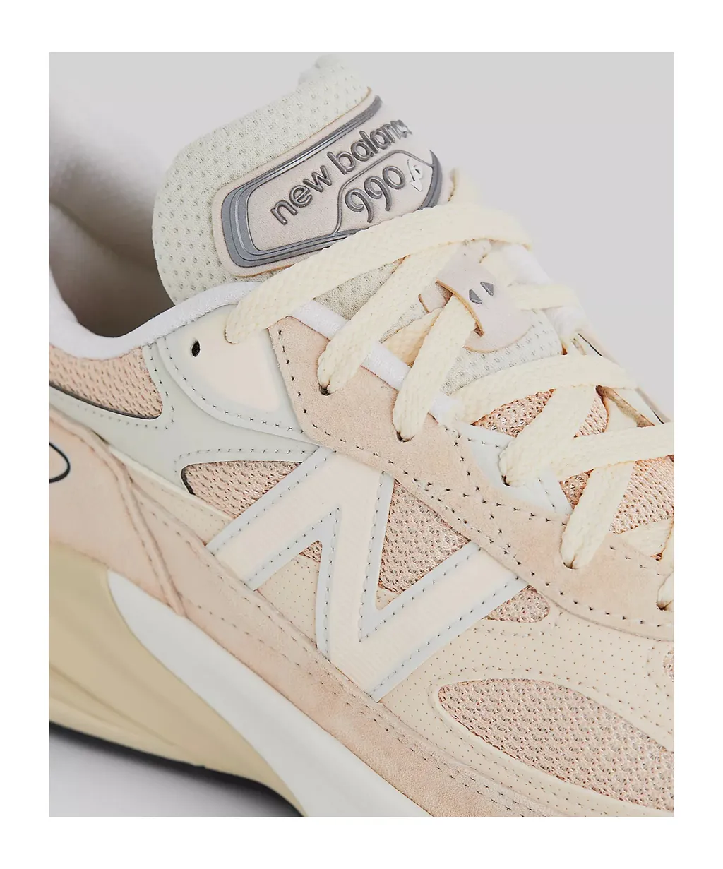 990V4 Lace-Up Sneakers