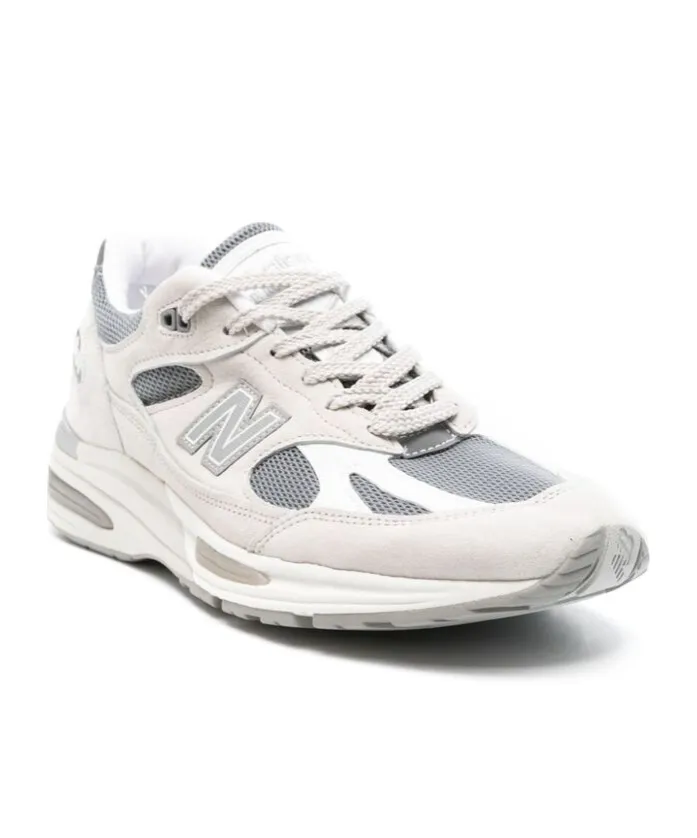 991V2 Lace-Up Sneakers
