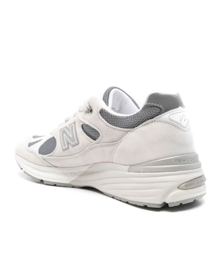 991V2 Lace-Up Sneakers